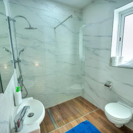 Lägenhet Modern 1br Stylish Maisonette With Yard - Bugibba Promenade *