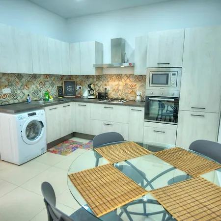 Modern 1br Stylish Maisonette With Yard - Bugibba Promenade