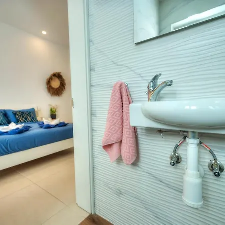 Modern 1br Stylish Maisonette With Yard - Bugibba Promenade *