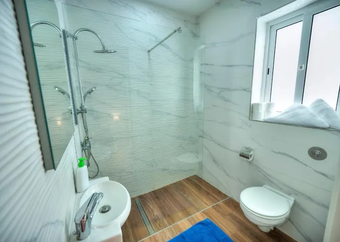 Apartamento Modern 1br Stylish Maisonette With Yard - Bugibba Promenade *